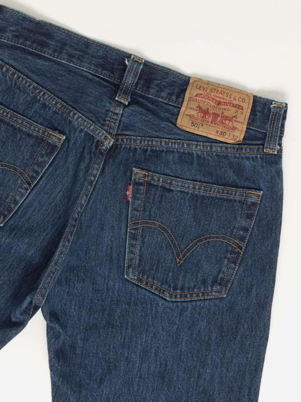 Vintage Levis 501 jeans 29 x 30 dark blue mid wash Y2K