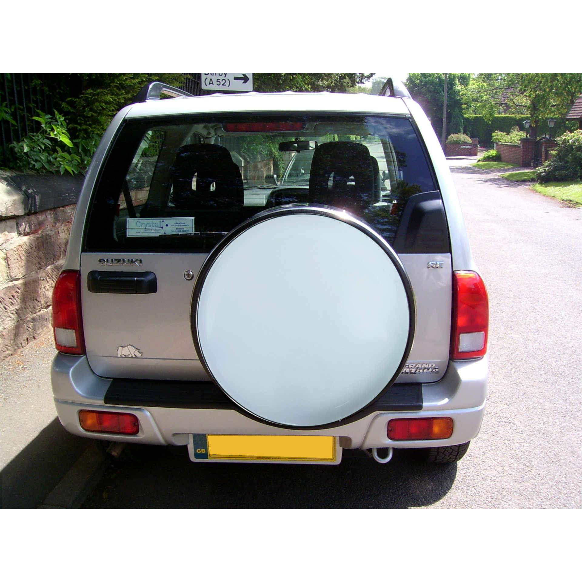 White & Stainless Steel Wheel Cover for Tyre Size 195R15